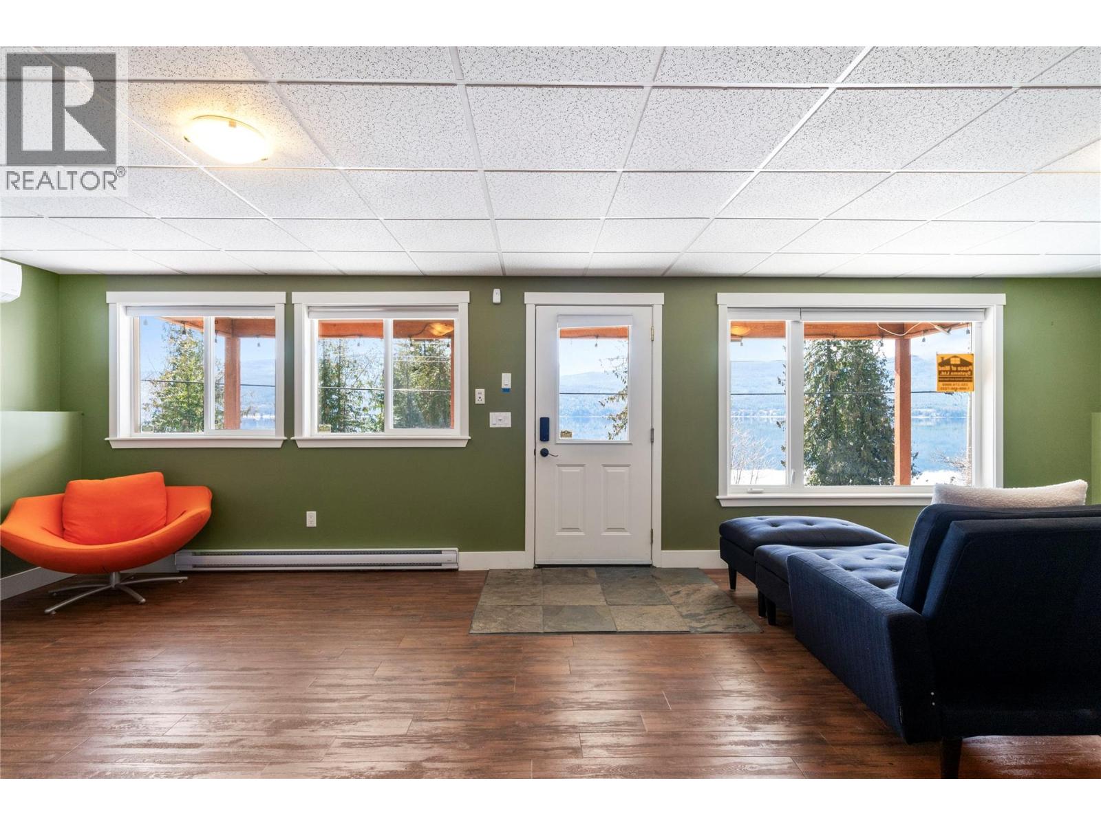 7577 Squilax Anglemont Road - 36