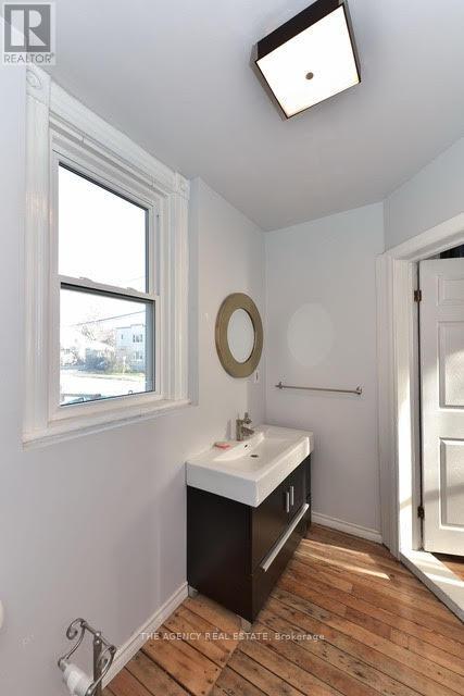 870 QUEENS AVENUE - 16