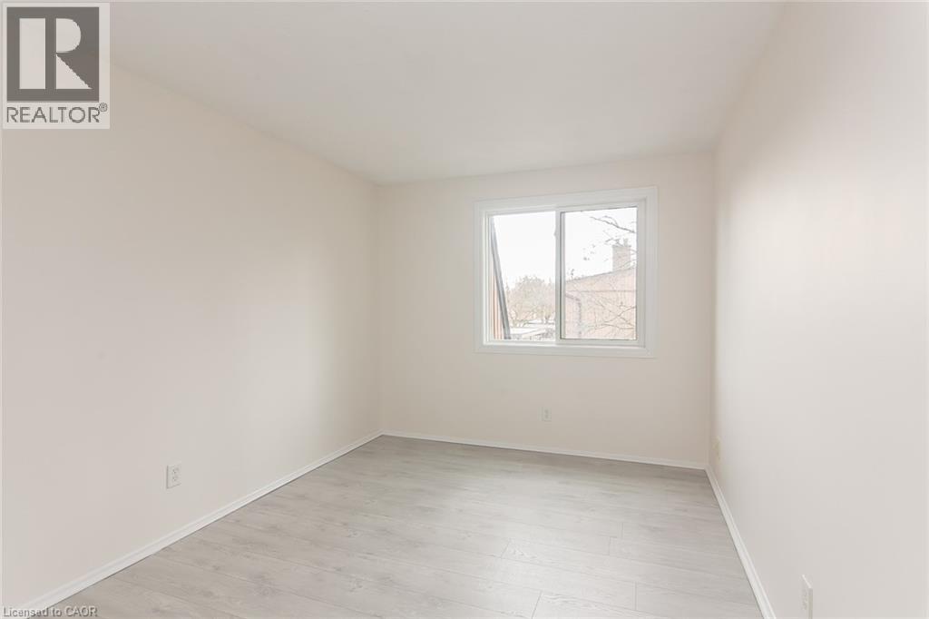 #7 279 SANDOWNE Drive - 33