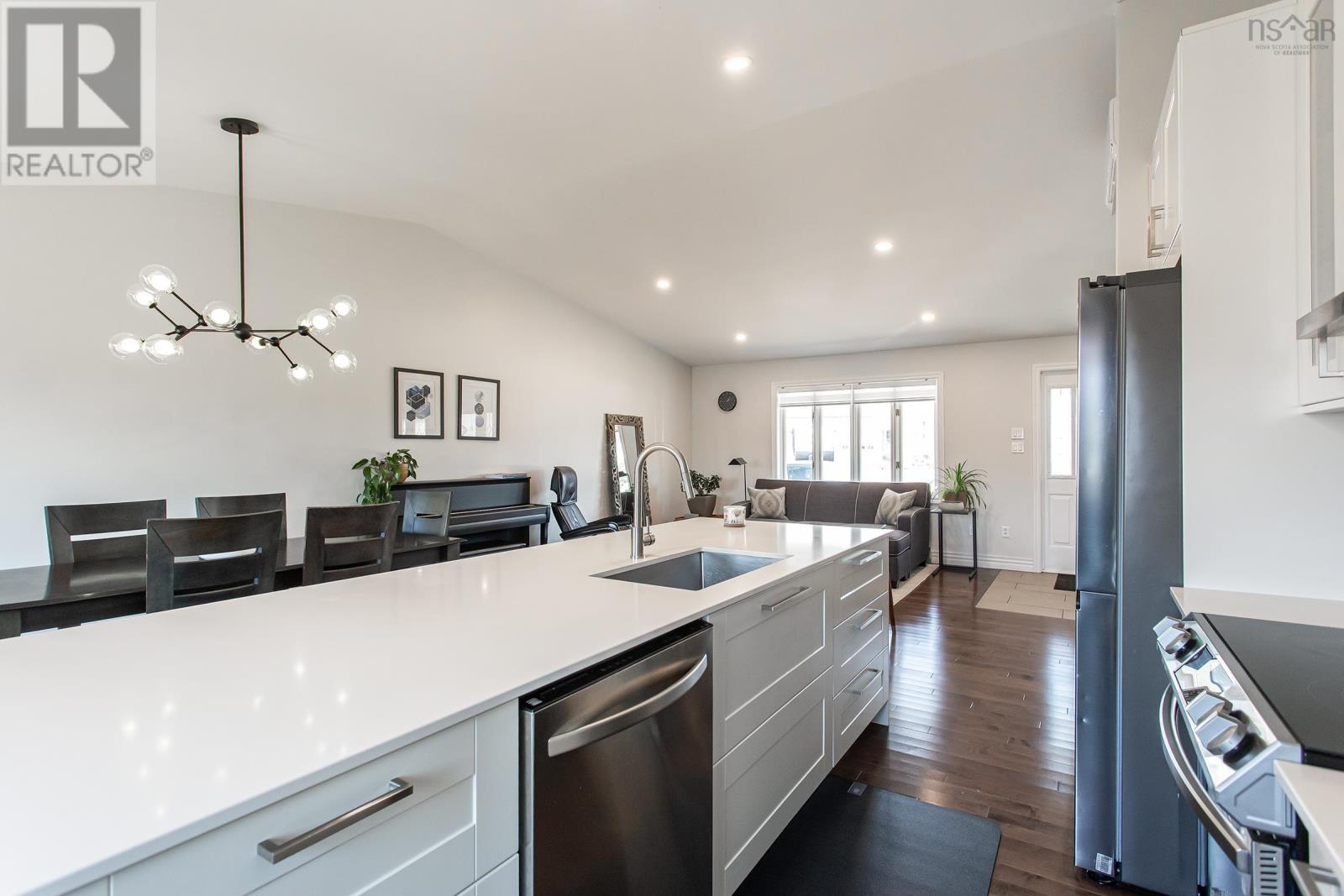 Property 17 of 33 of 557 McClair Avenue