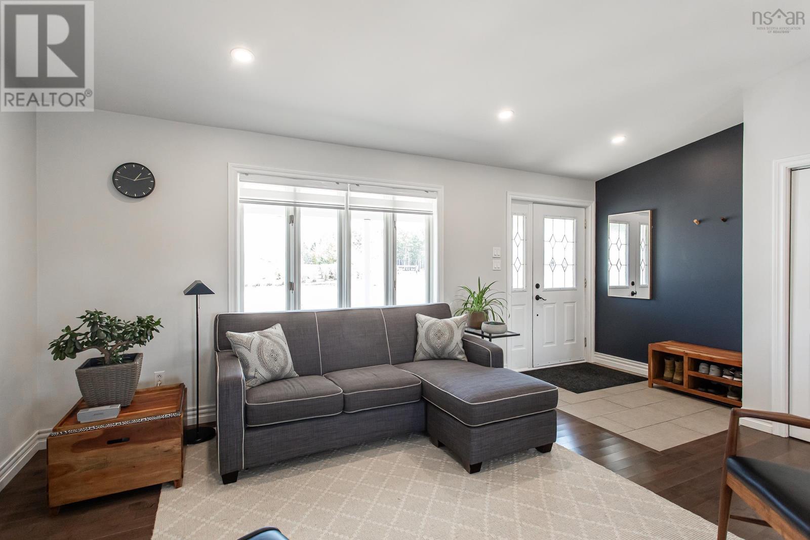 Property 19 of 33 of 557 McClair Avenue