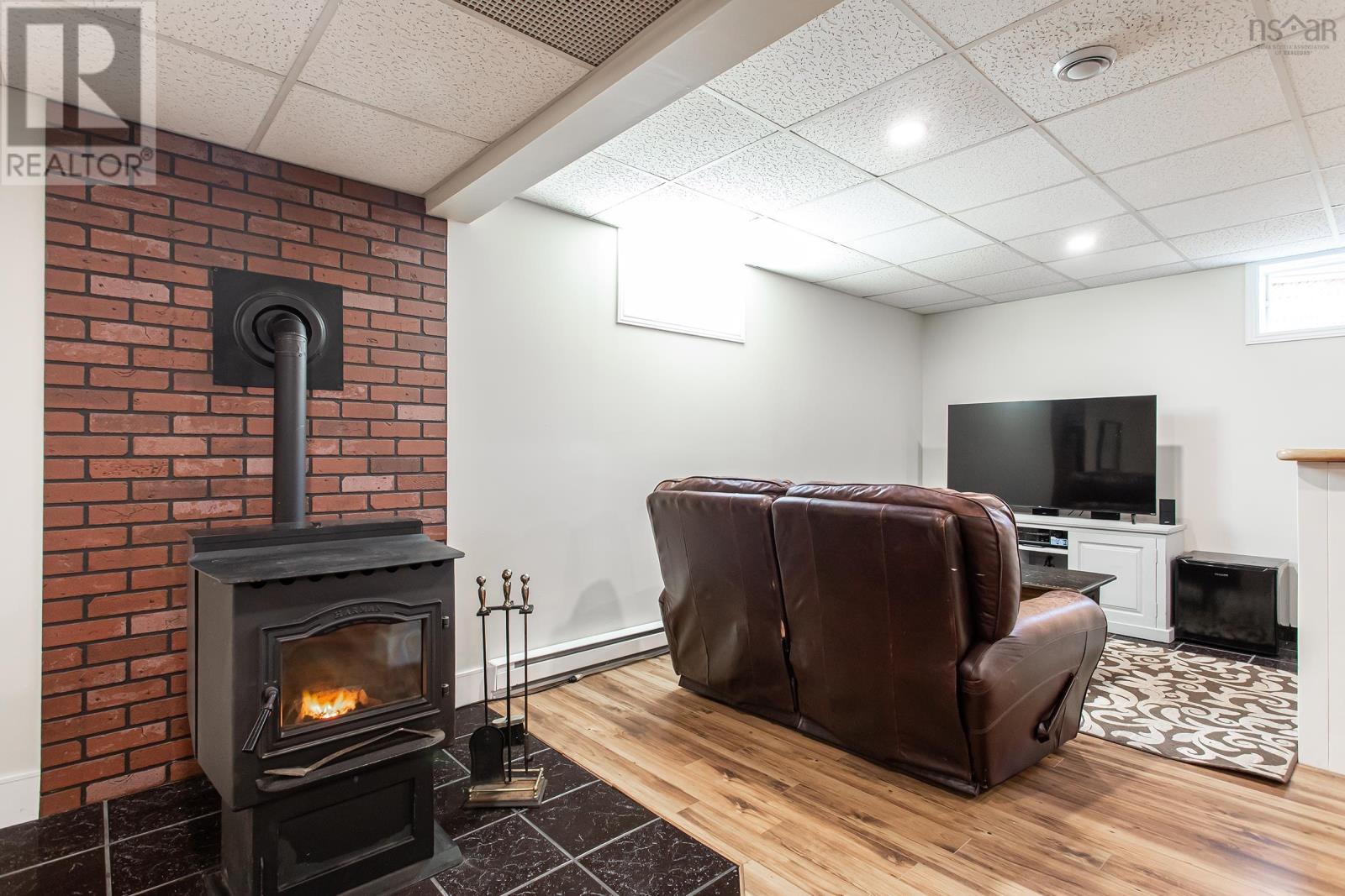 Property 28 of 33 of 557 McClair Avenue