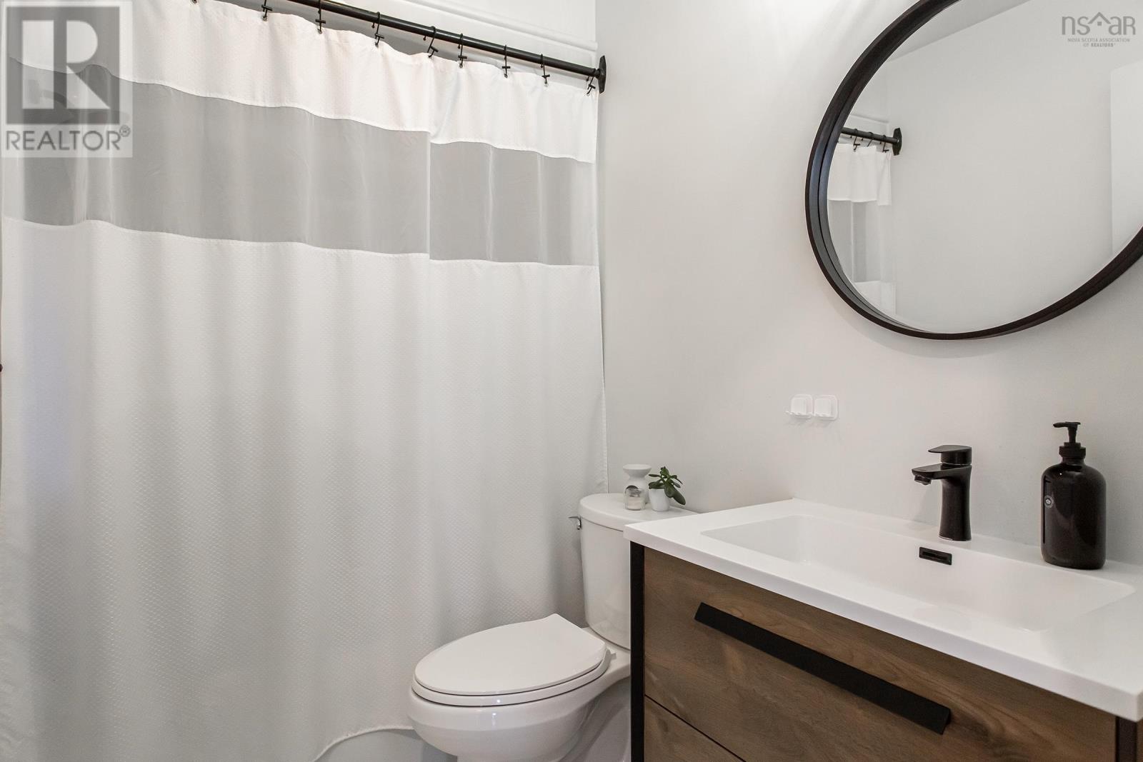 Property 21 of 33 of 557 McClair Avenue