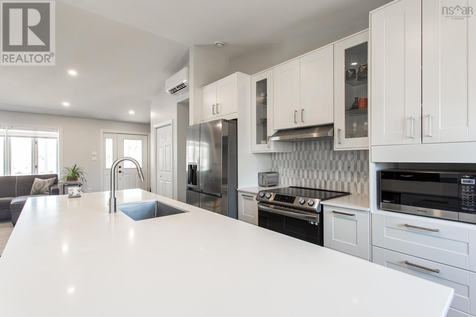 Property 16 of 33 of 557 McClair Avenue