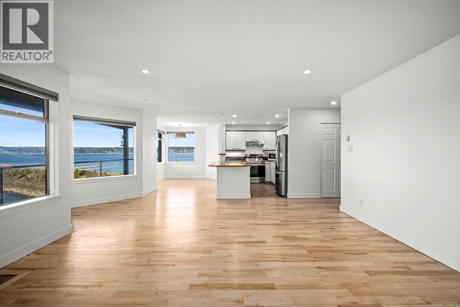 #3303 27 ISLAND HWY S - 22