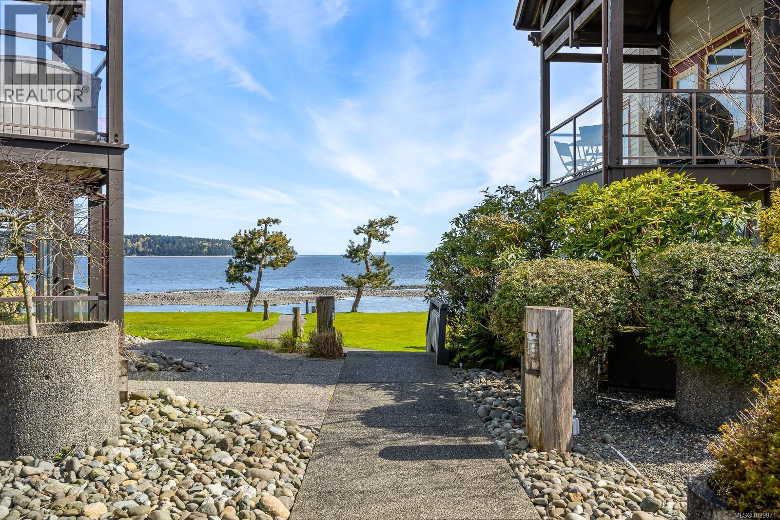 #3303 27 ISLAND HWY S - 60