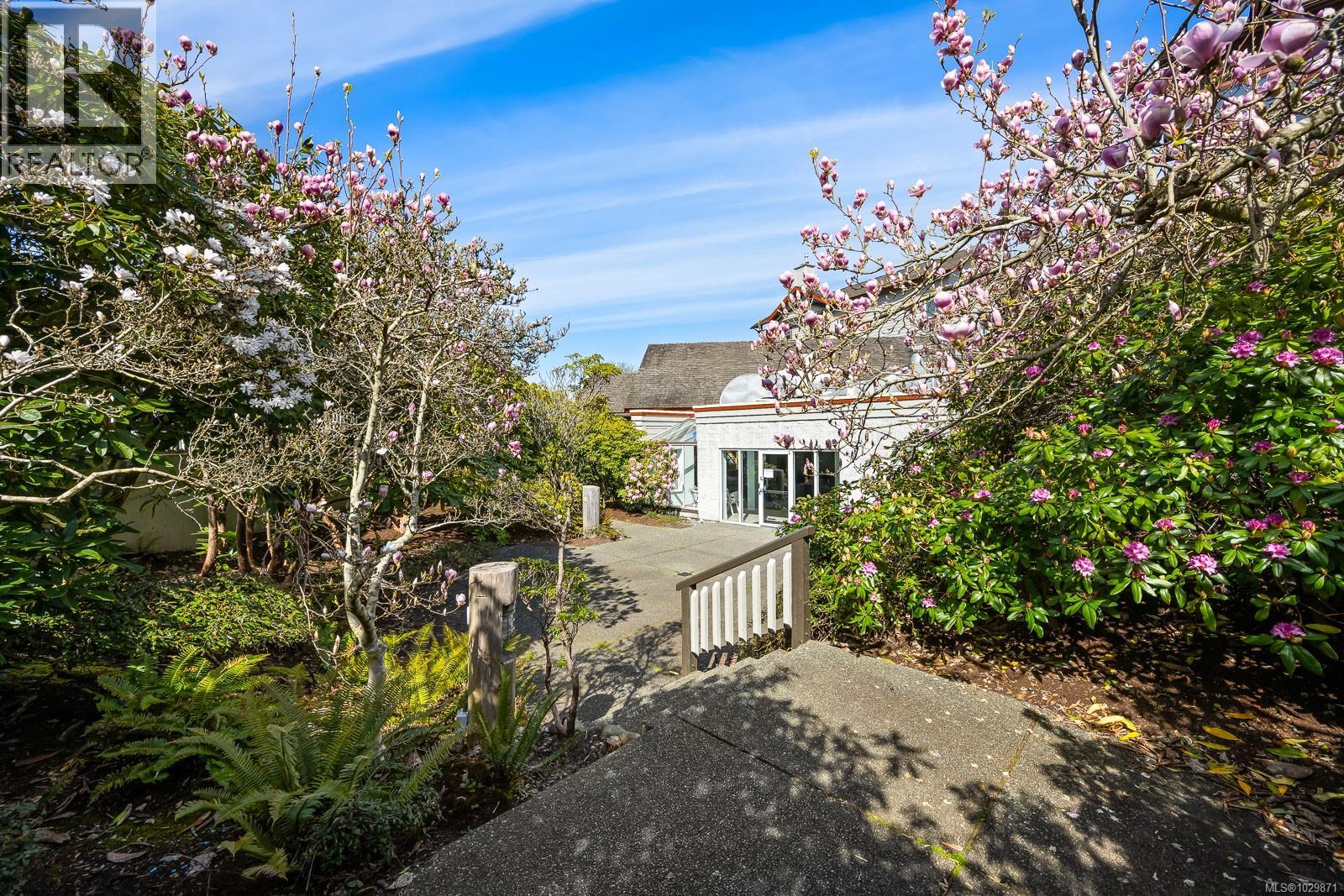 #3303 27 ISLAND HWY S - 57