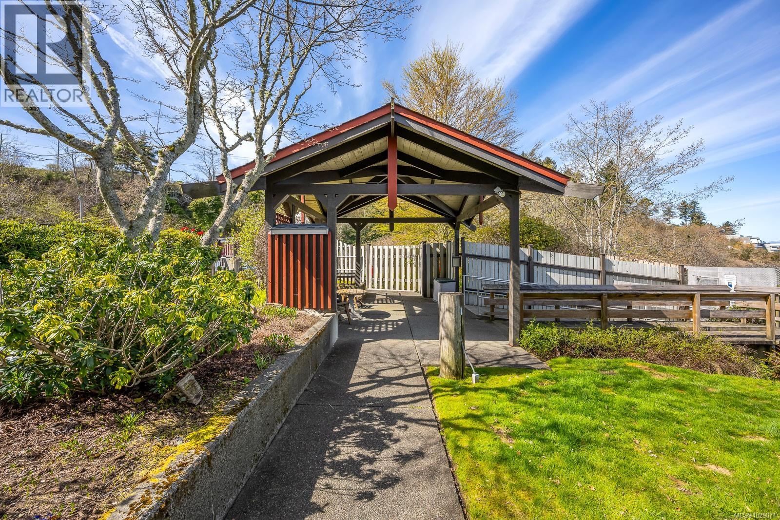 #3303 27 ISLAND HWY S - 41