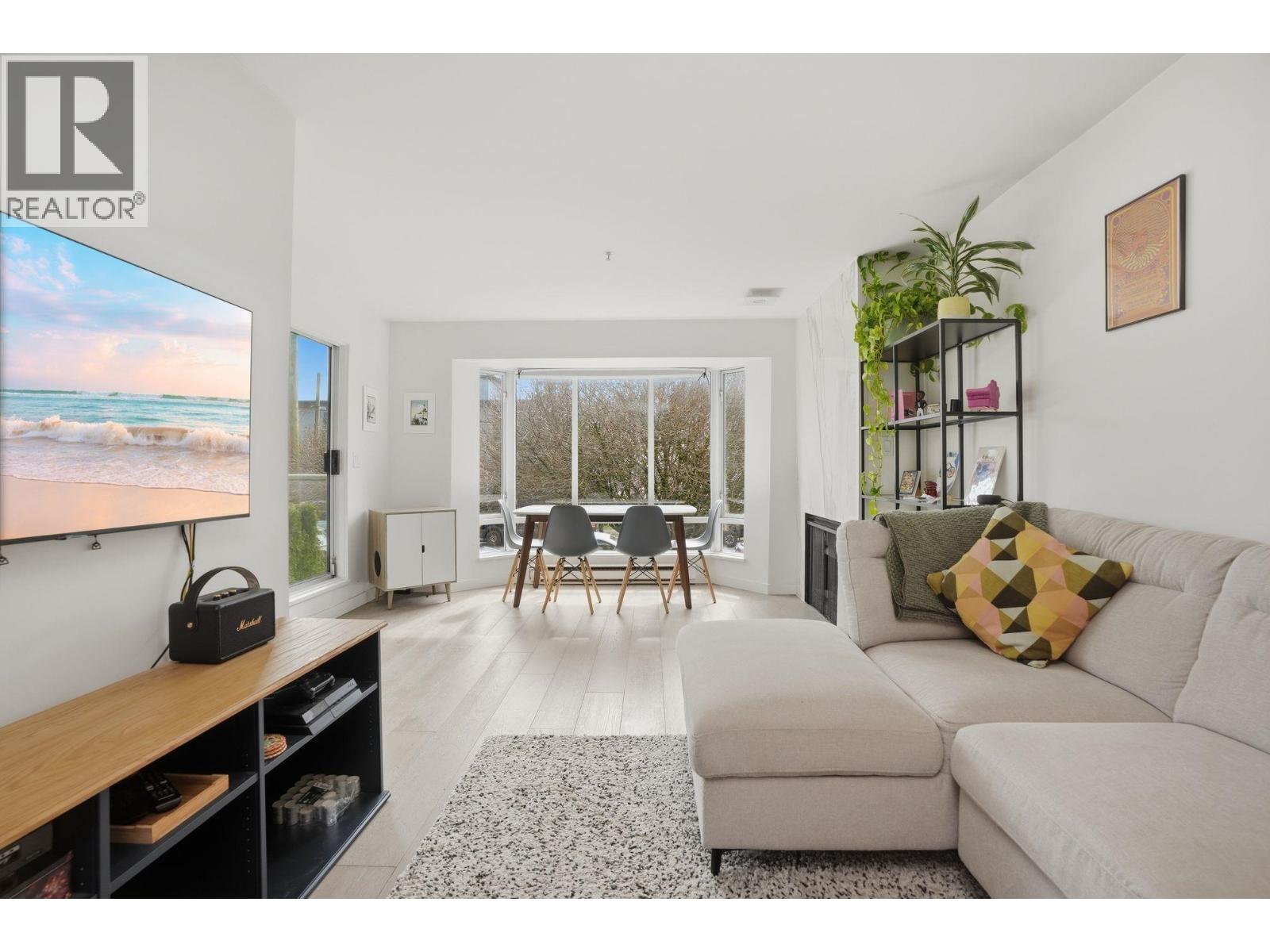 202 2195 W 5TH AVENUE