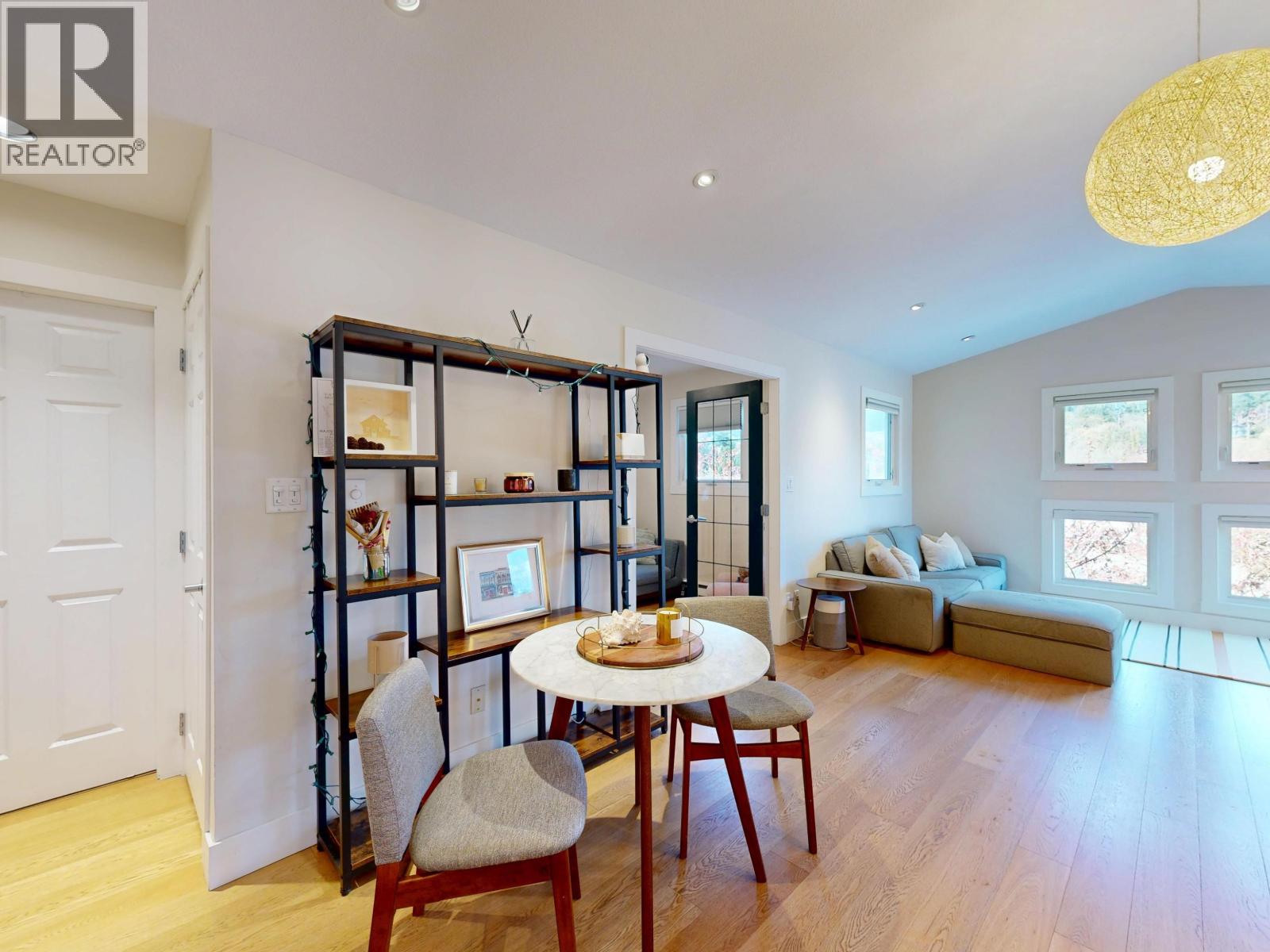 304 1528 BOWSER AVENUE, North Vancouver