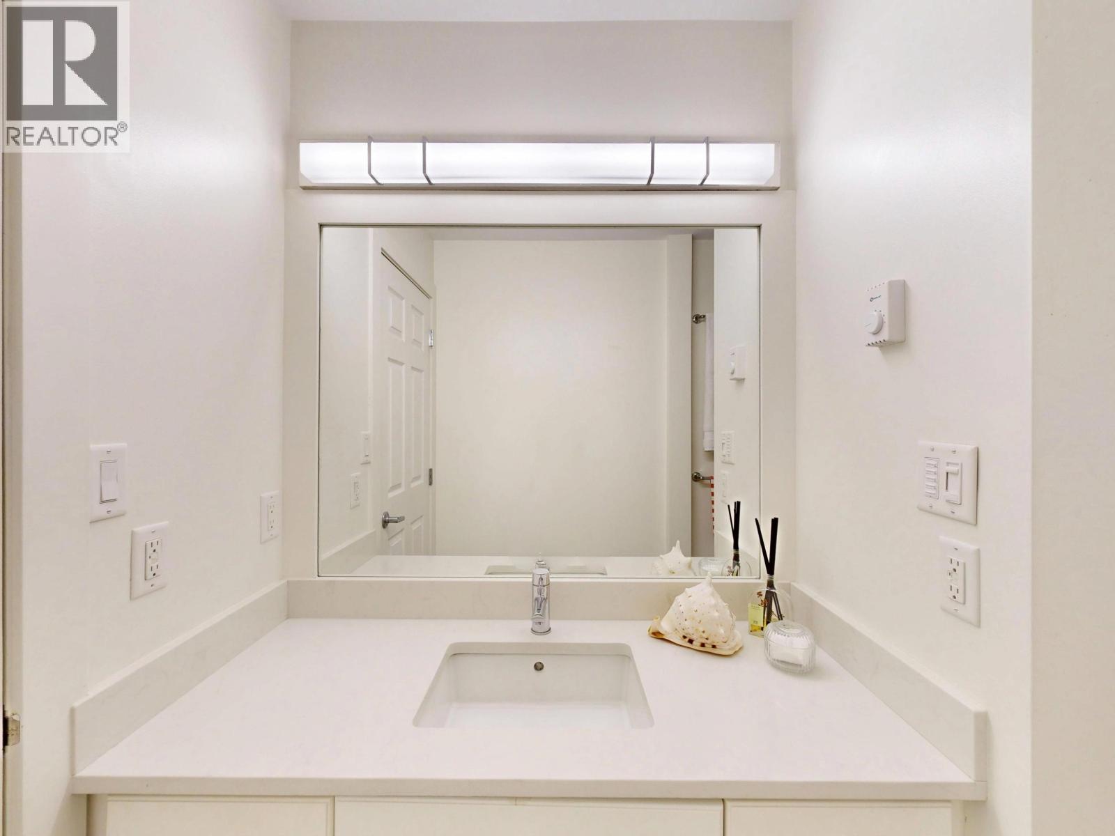 304 1528 BOWSER AVENUE, North Vancouver