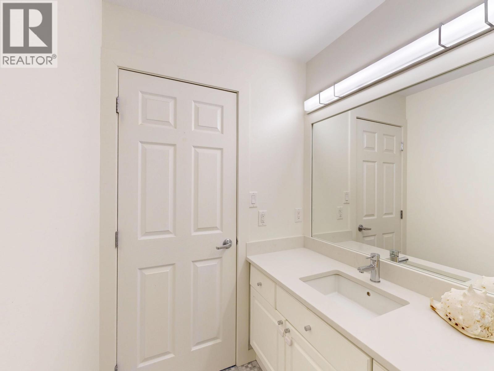 304 1528 BOWSER AVENUE, North Vancouver