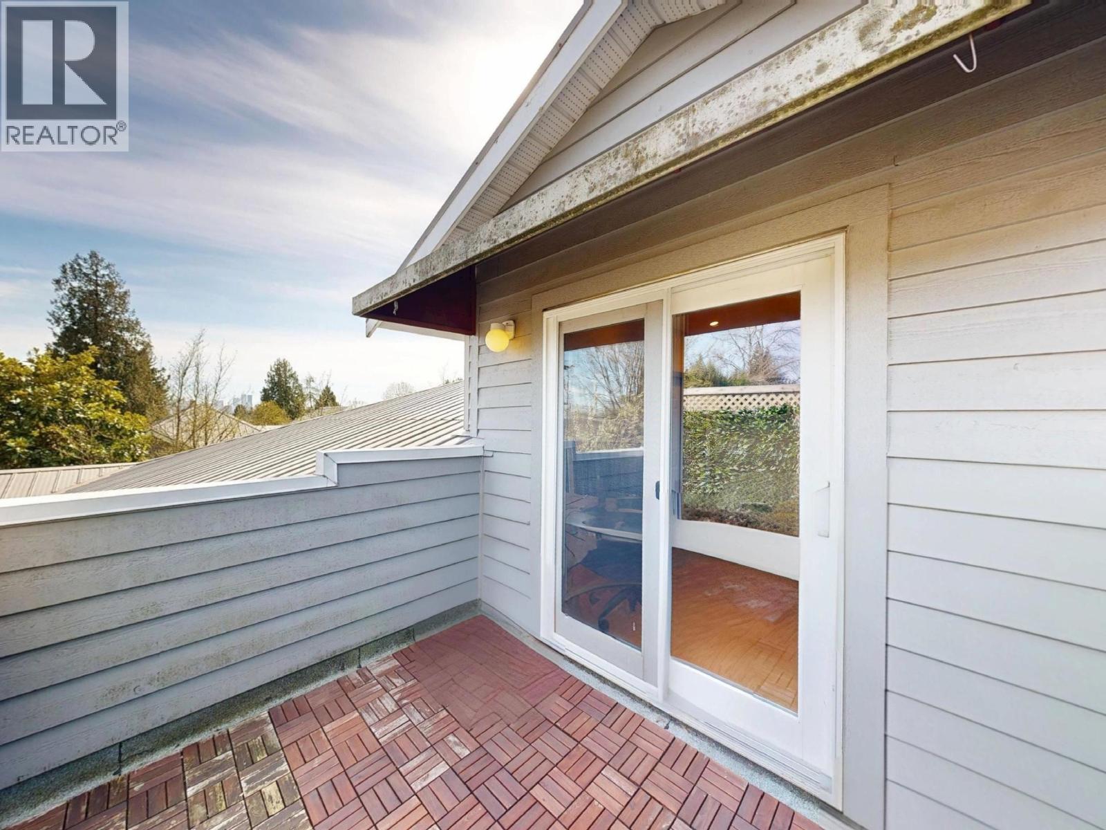 304 1528 BOWSER AVENUE, North Vancouver
