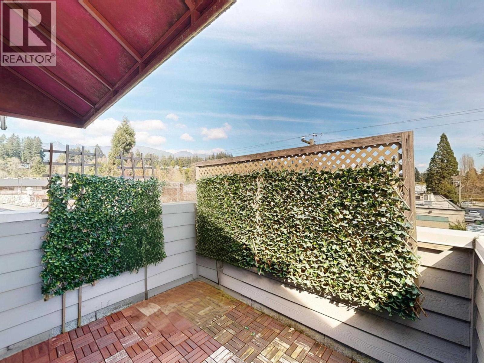 304 1528 BOWSER AVENUE, North Vancouver