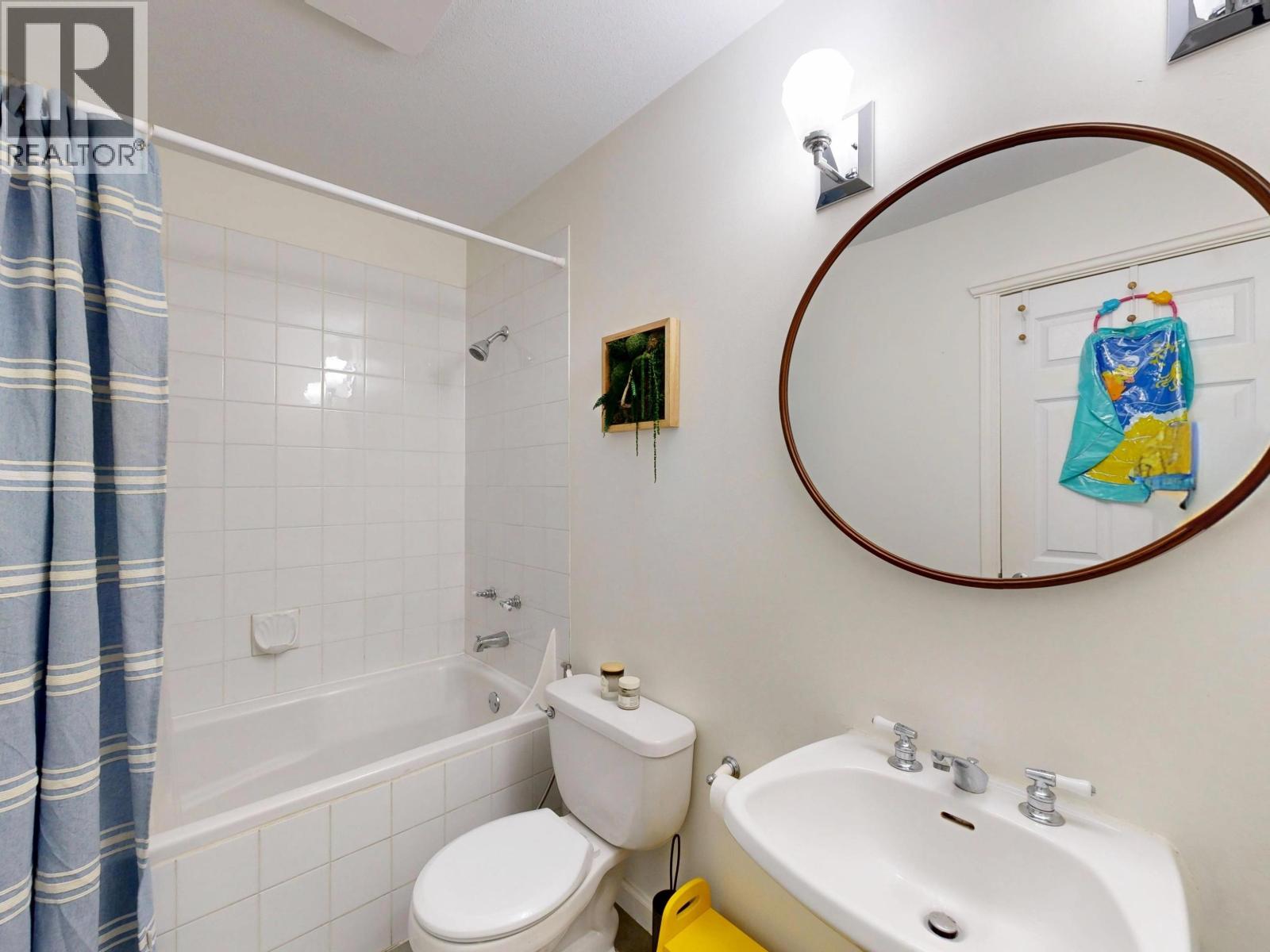 304 1528 BOWSER AVENUE, North Vancouver
