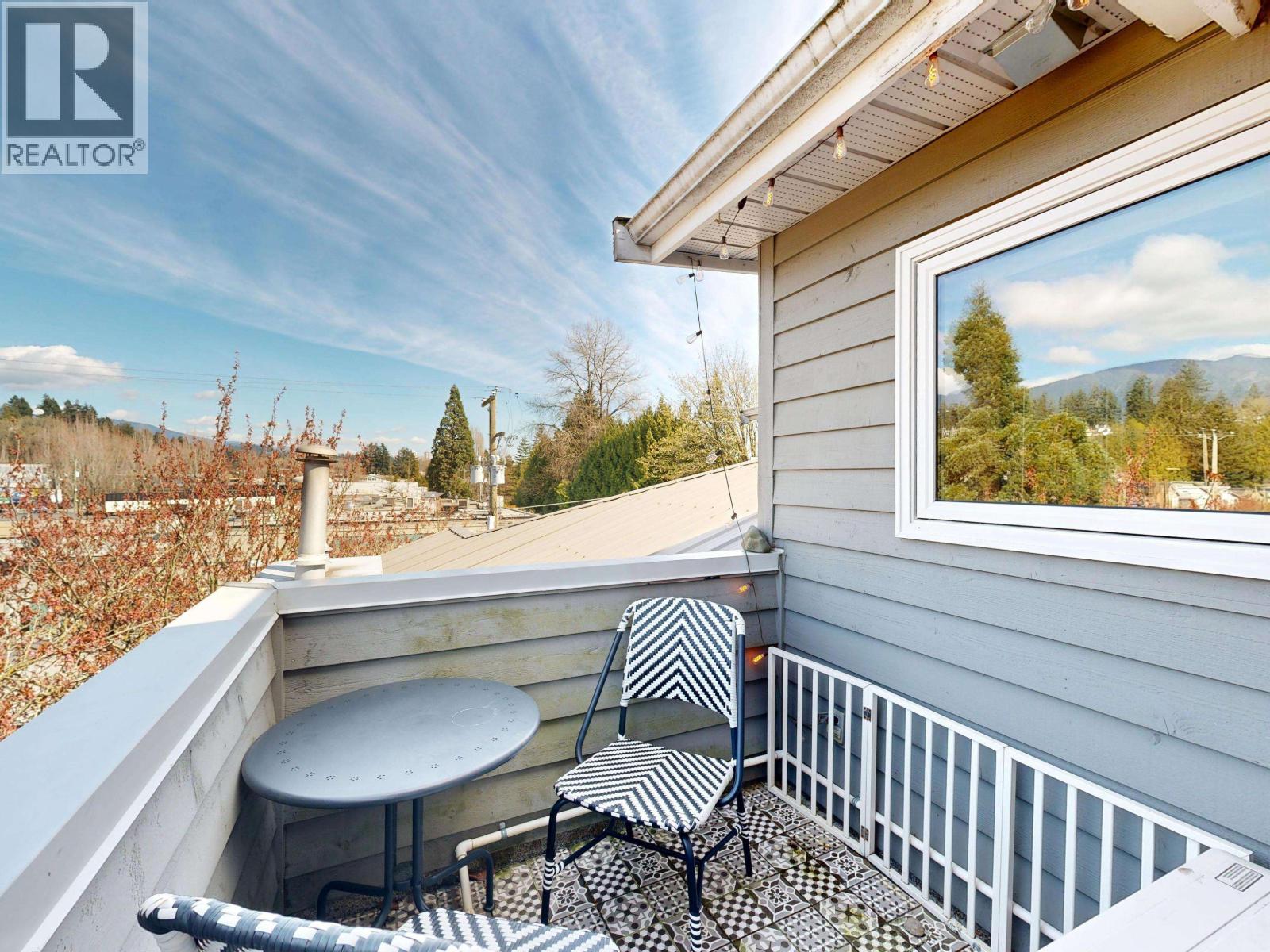 304 1528 BOWSER AVENUE, North Vancouver