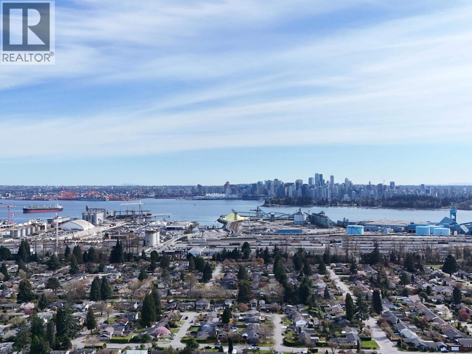 304 1528 BOWSER AVENUE, North Vancouver
