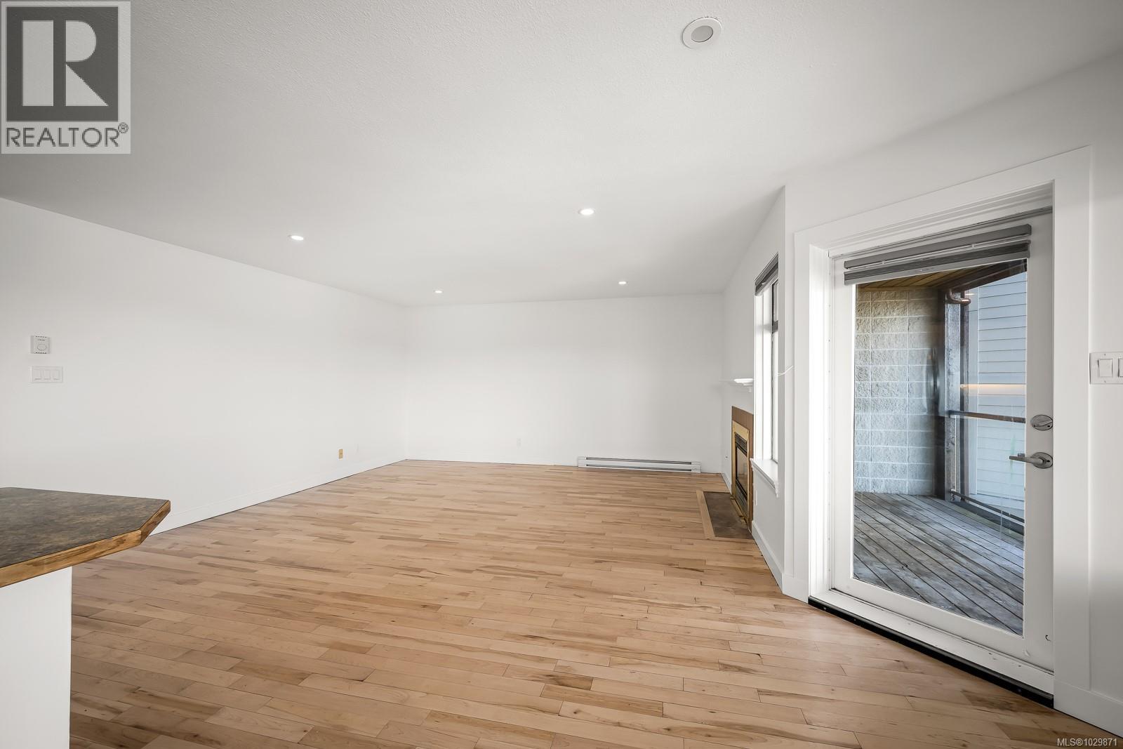 #3303 27 ISLAND HWY S - 29