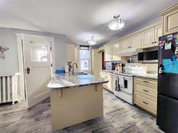 Kitchen - 578 Mountain Avenue, Neepawa, MB R0J1H0 Photo 8