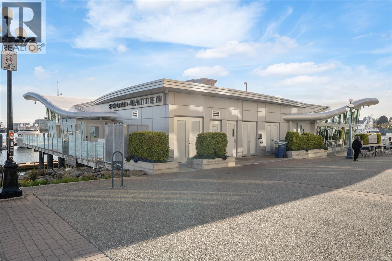 #409 50 SONGHEES RD - 40