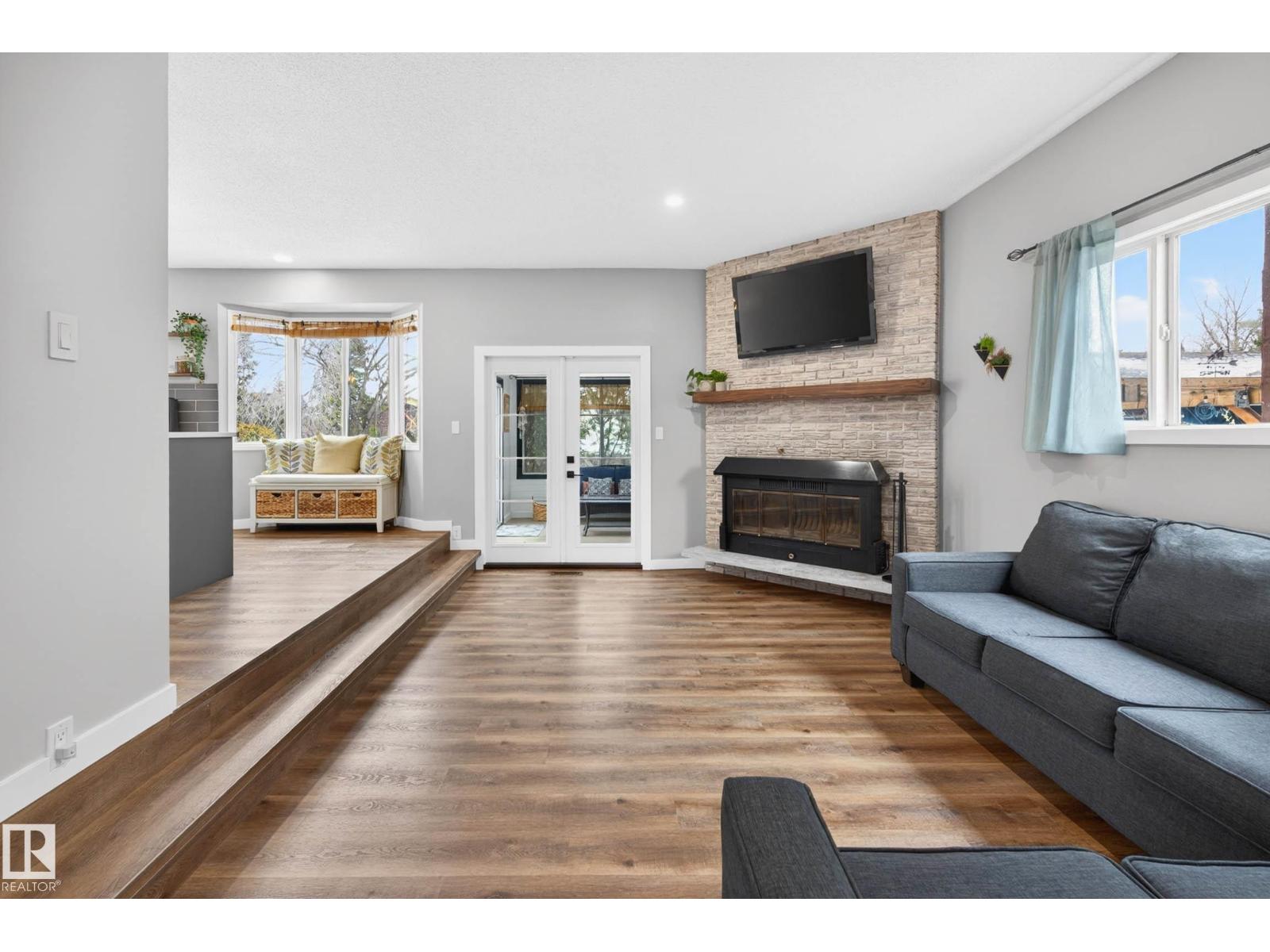 6118 37A AV NW, Edmonton