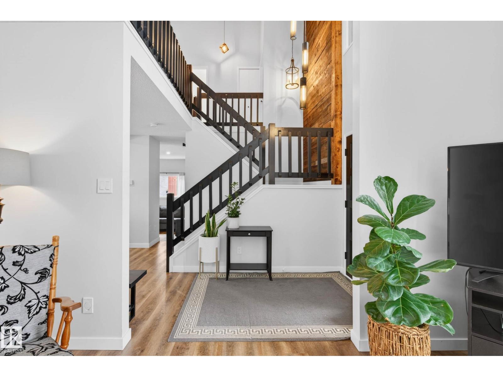 6118 37A AV NW, Edmonton