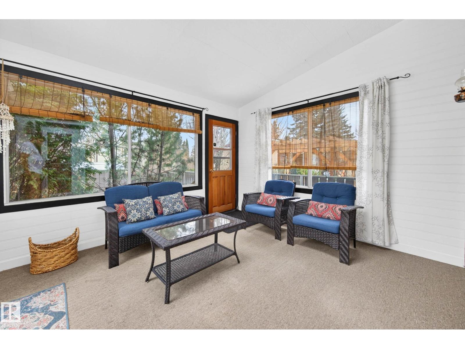 6118 37A AV NW, Edmonton