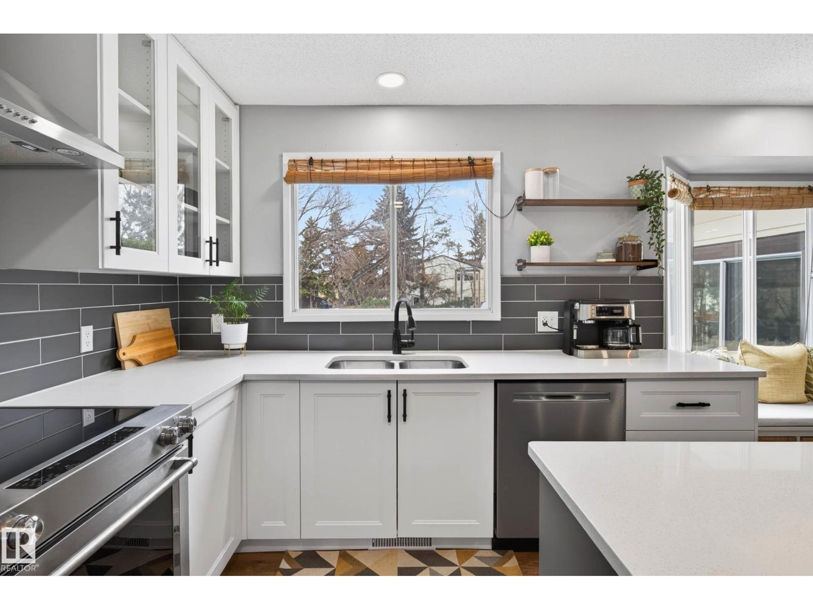 6118 37A AV NW, Edmonton