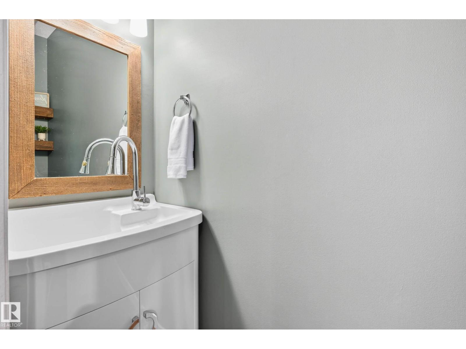 6118 37A AV NW, Edmonton