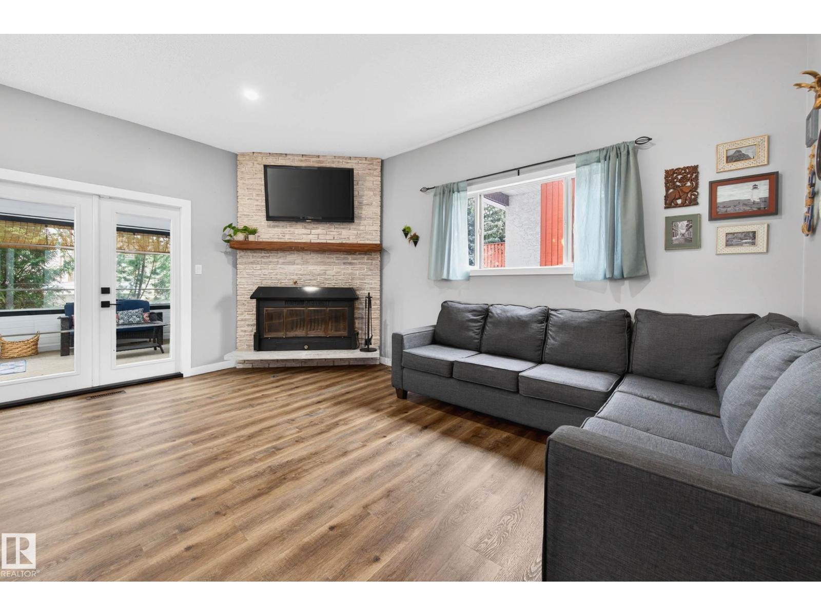 6118 37A AV NW, Edmonton