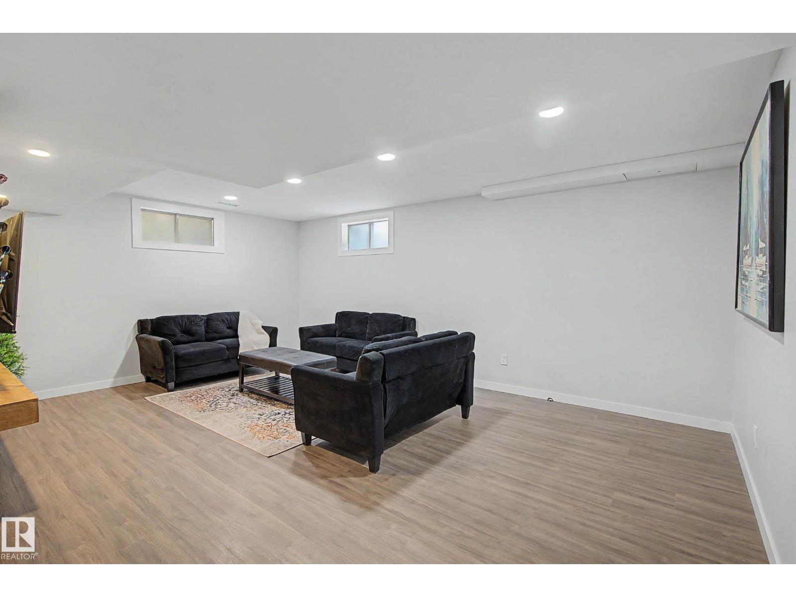 6118 37A AV NW, Edmonton