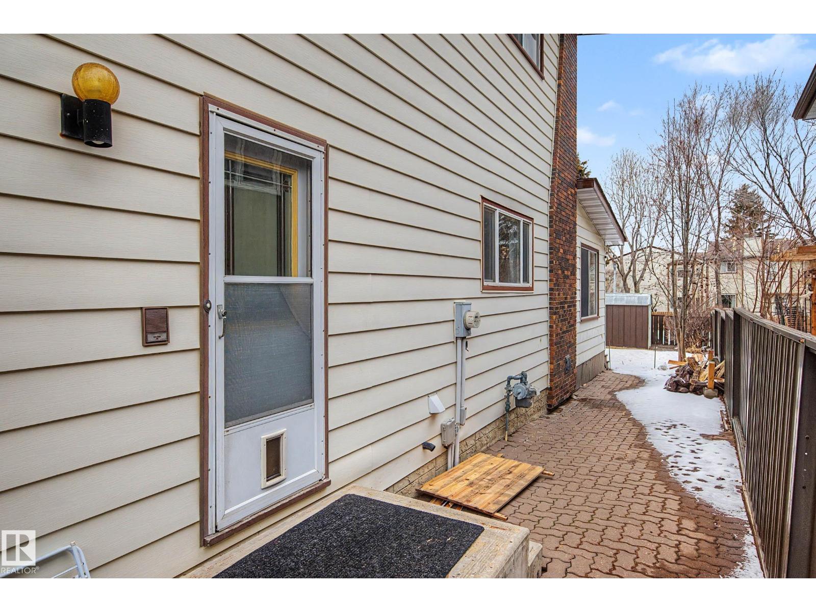 6118 37A AV NW, Edmonton