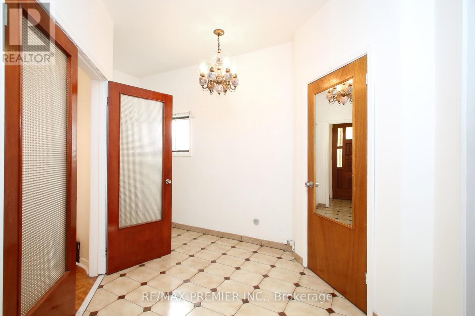 172 LAUDER AVENUE - 11