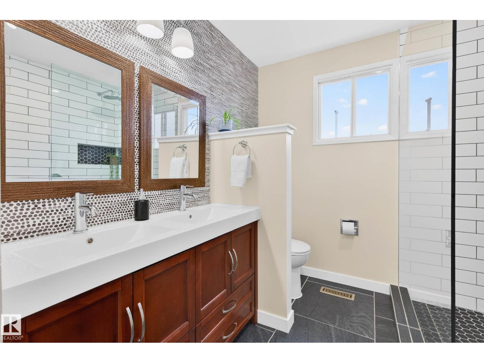 6118 37A AV NW, Edmonton