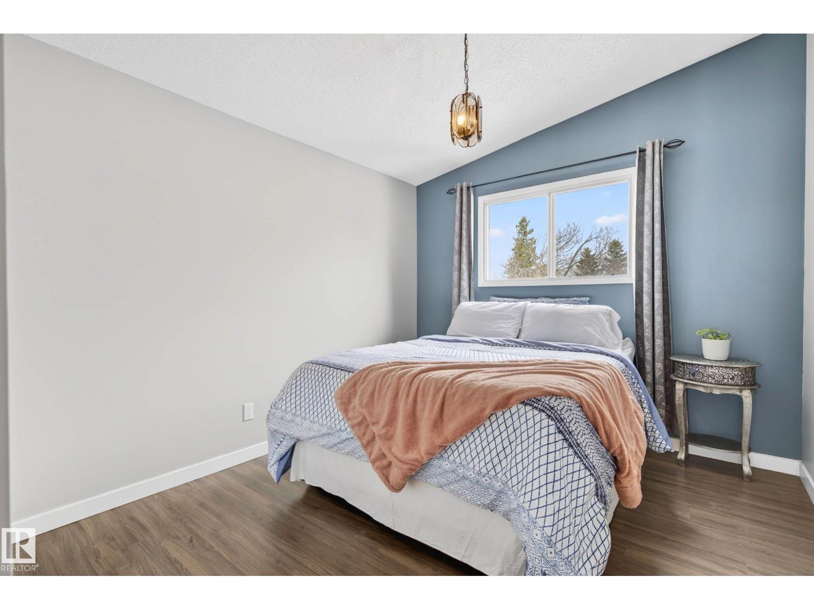 6118 37A AV NW, Edmonton