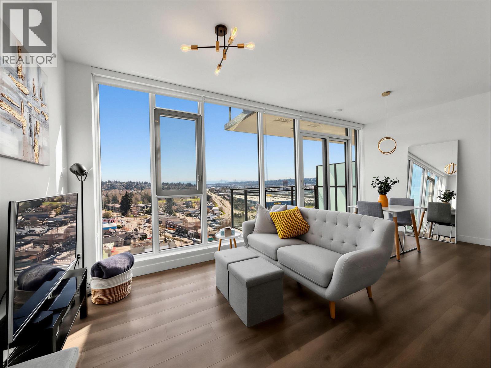 1209 901 LOUGHEED HIGHWAY