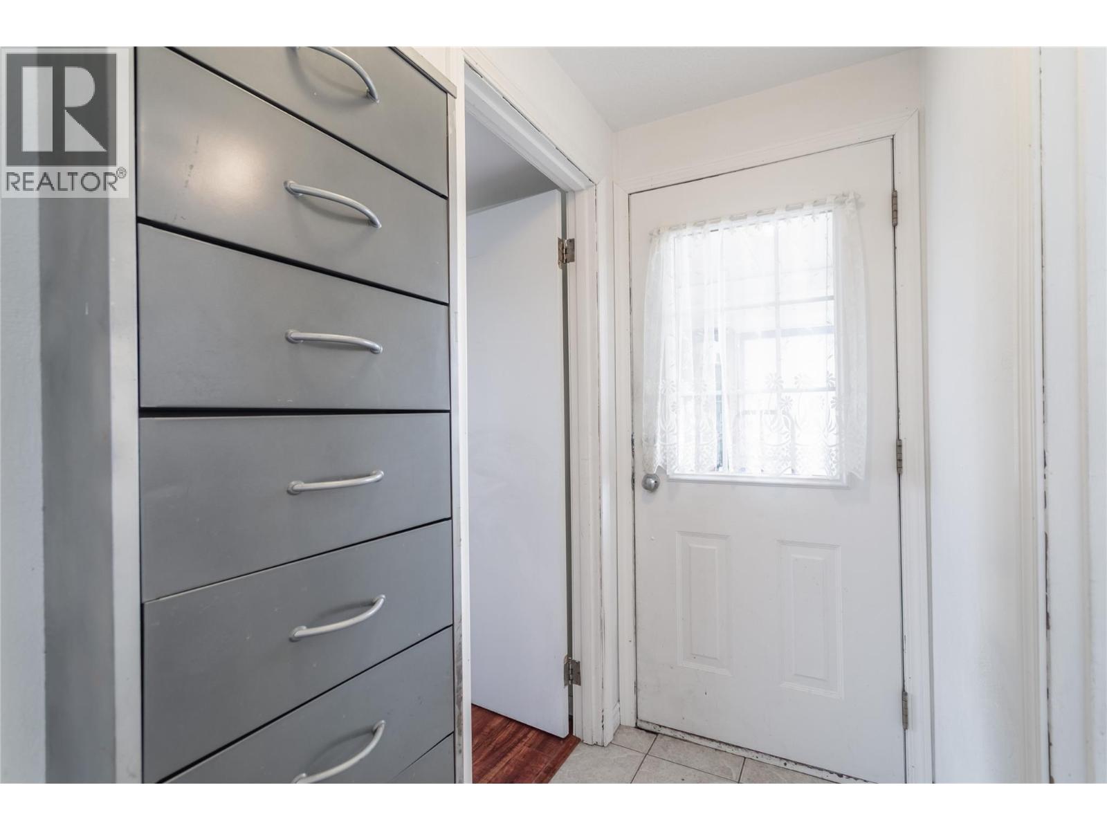 693 PARET PLACE - 38