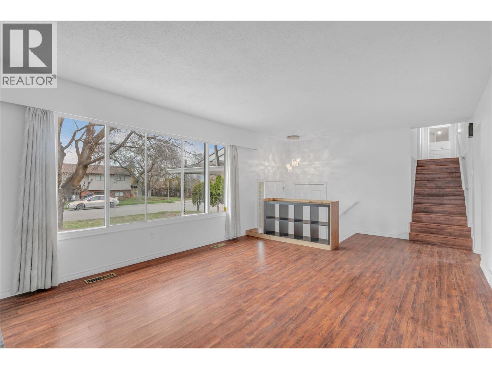 693 PARET PLACE - 10