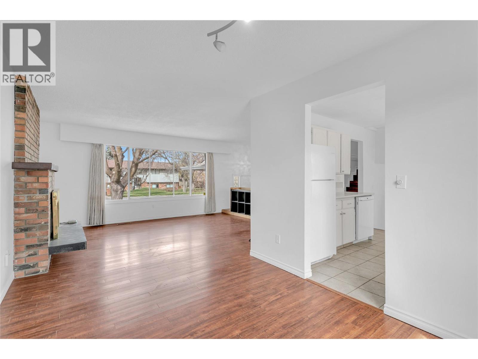 693 PARET PLACE - 11