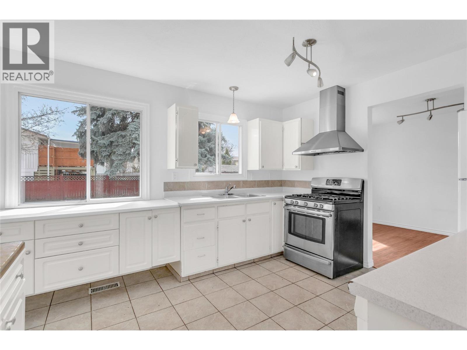 693 PARET PLACE - 15