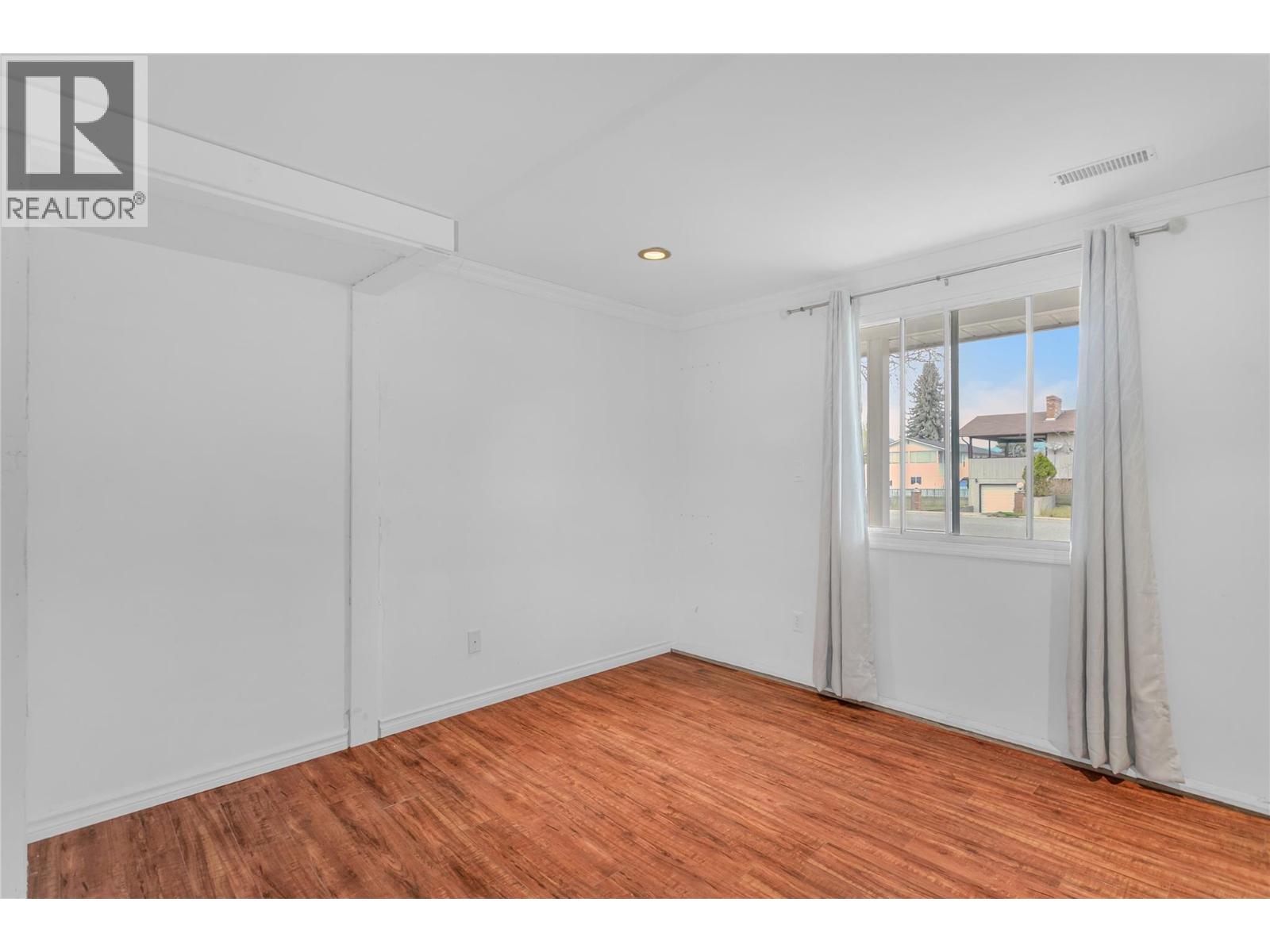 693 PARET PLACE - 36