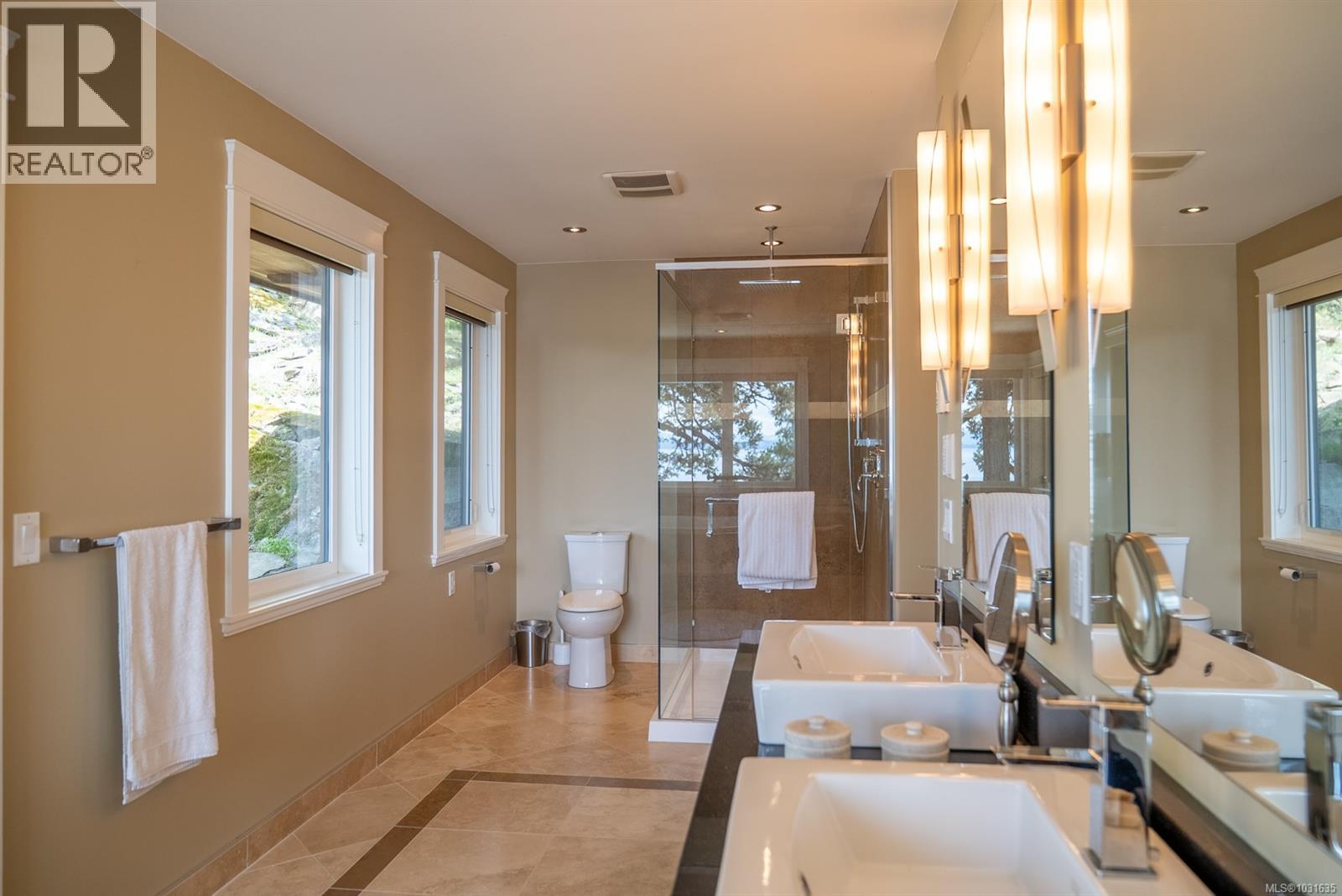 1369 Mackinnon Rd - 21
