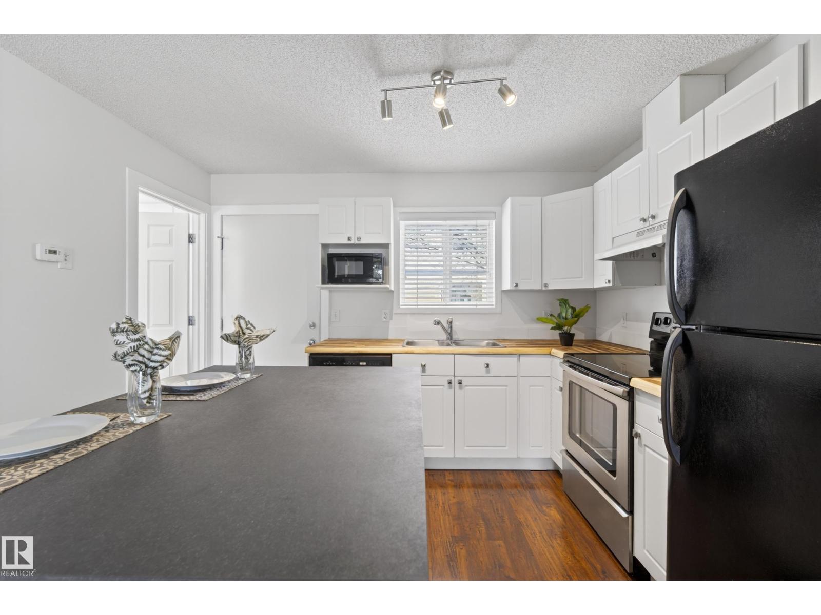 #9 10909 106 ST NW, Edmonton