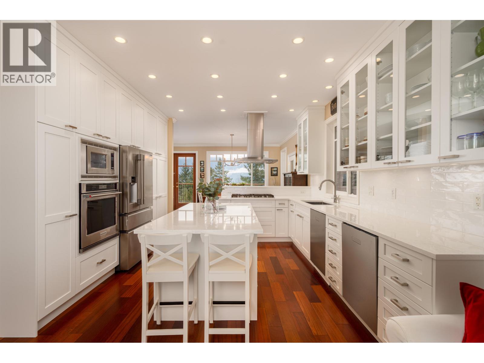 947 VILLAGE DRIVE, Bowen Island