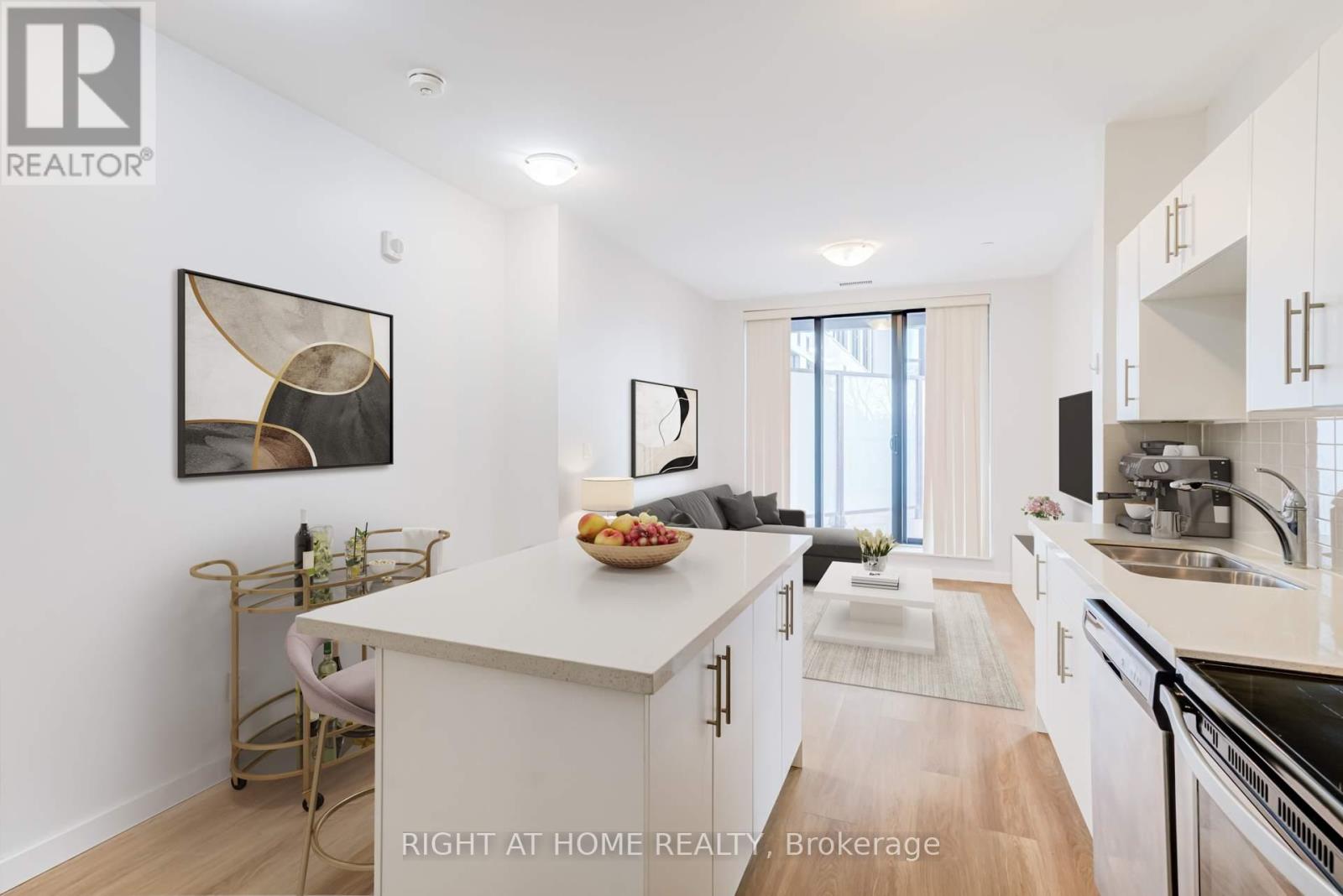 218 - 690 KING STREET