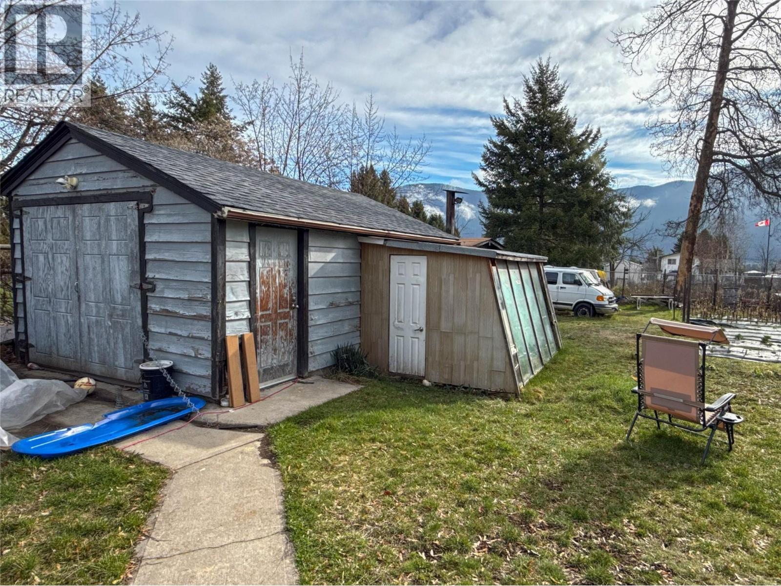 2533 Columbia Avenue, Castlegar