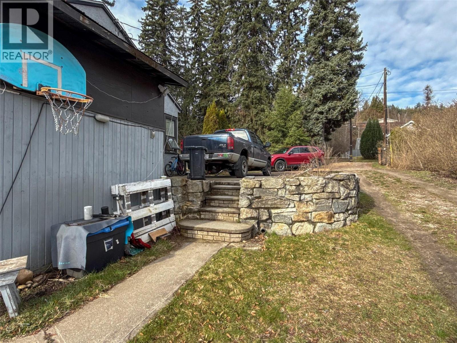 2533 Columbia Avenue, Castlegar