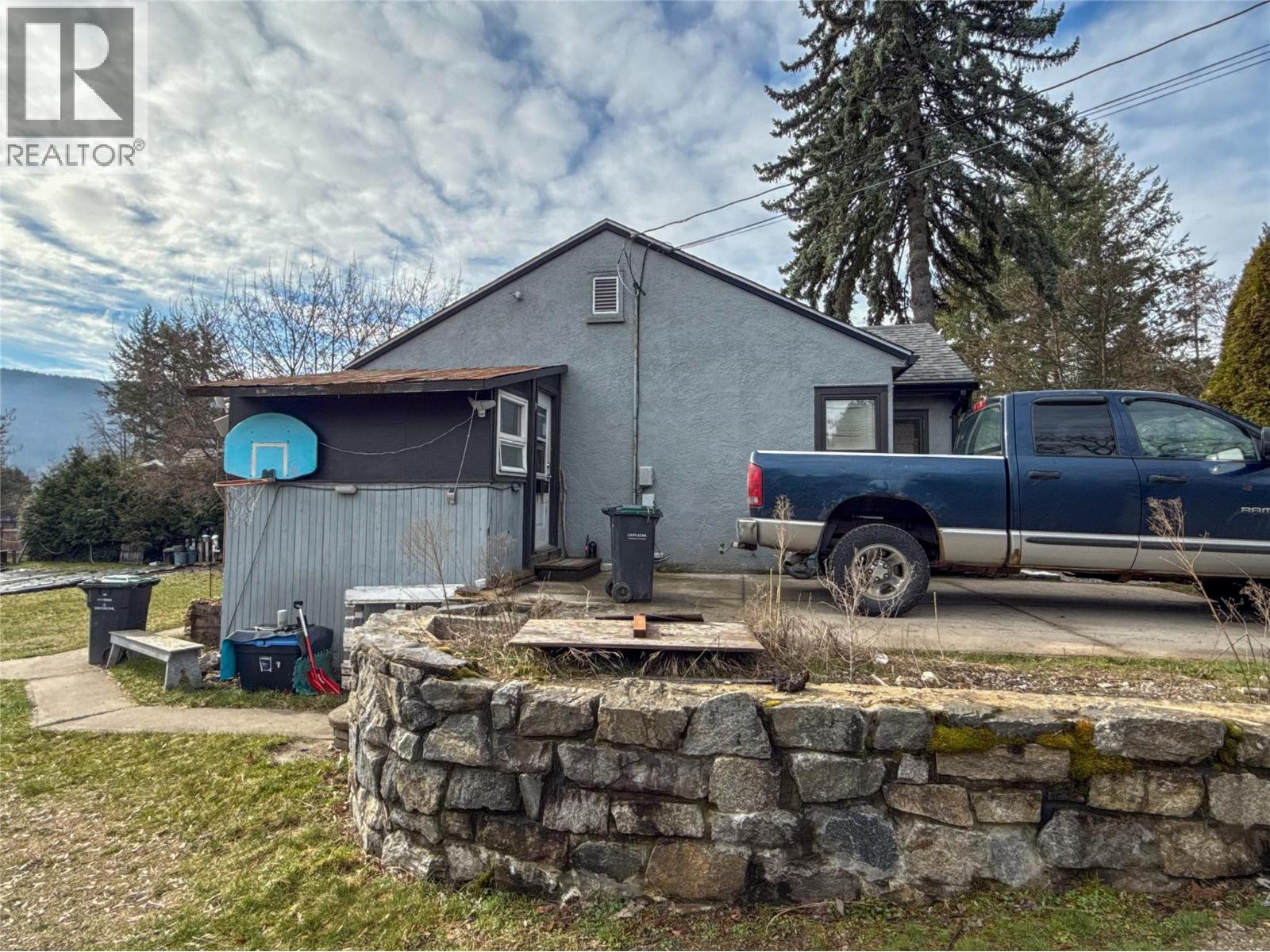 2533 Columbia Avenue, Castlegar