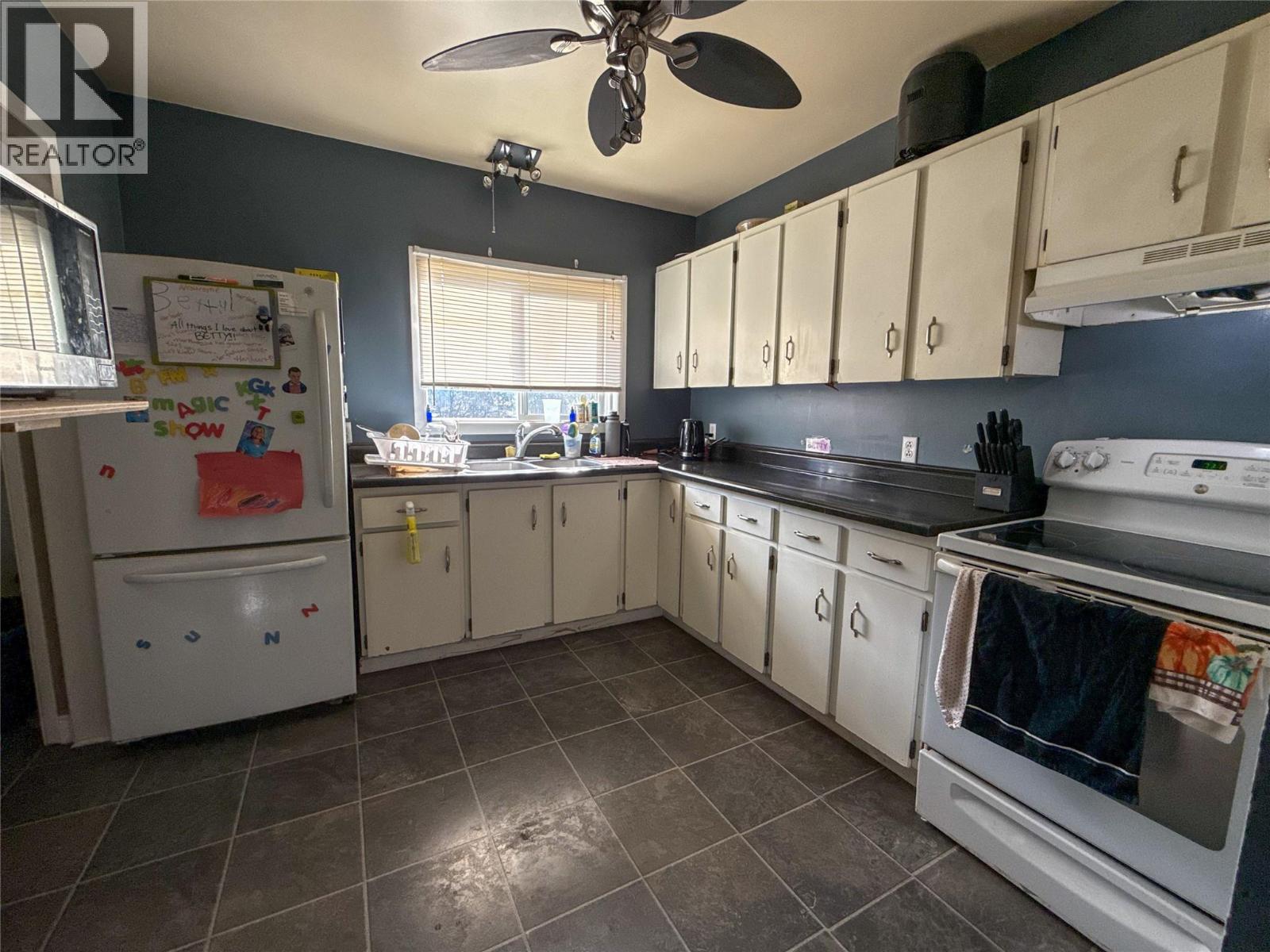 2533 Columbia Avenue, Castlegar