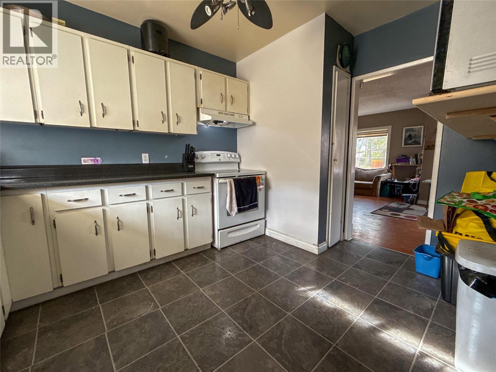 2533 Columbia Avenue, Castlegar